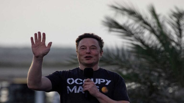 Elon Musk recommends Republicans to vote in the US midterm elections